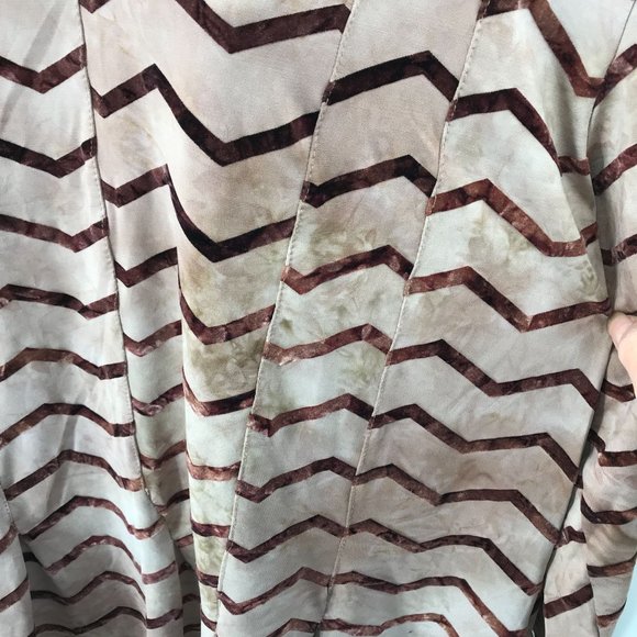 Shannon Ford New York Womens Brown Tan Geo Zig Zag Print V Neck Peplum Blouse 1X - Picture 7 of 12